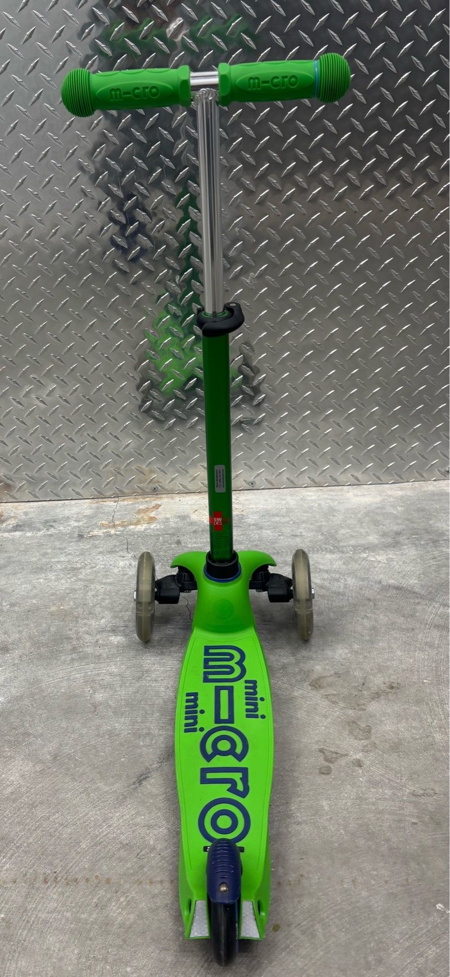 Micro Mini Deluxe Scooter - Green for Sale in New York, NY - OfferUp