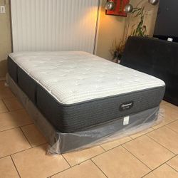 VERY NICE LIKE NEW QUEEN SIZE BEAUTY REST MATTRESS AND BOXSPRING FOR SALE! IN EXCELLENT CONDITION, FREE DELIVERY 