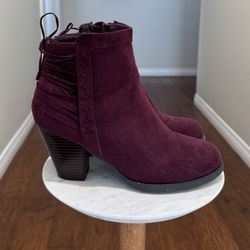 Women's suede Burgundy Ankle Boots. Size 8.5