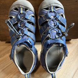 Gently Used Men’s Keen Sandals Size 7 Blue