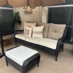 Beautiful Wicker Patio Set