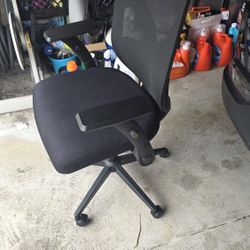 OFFICE CHAIR