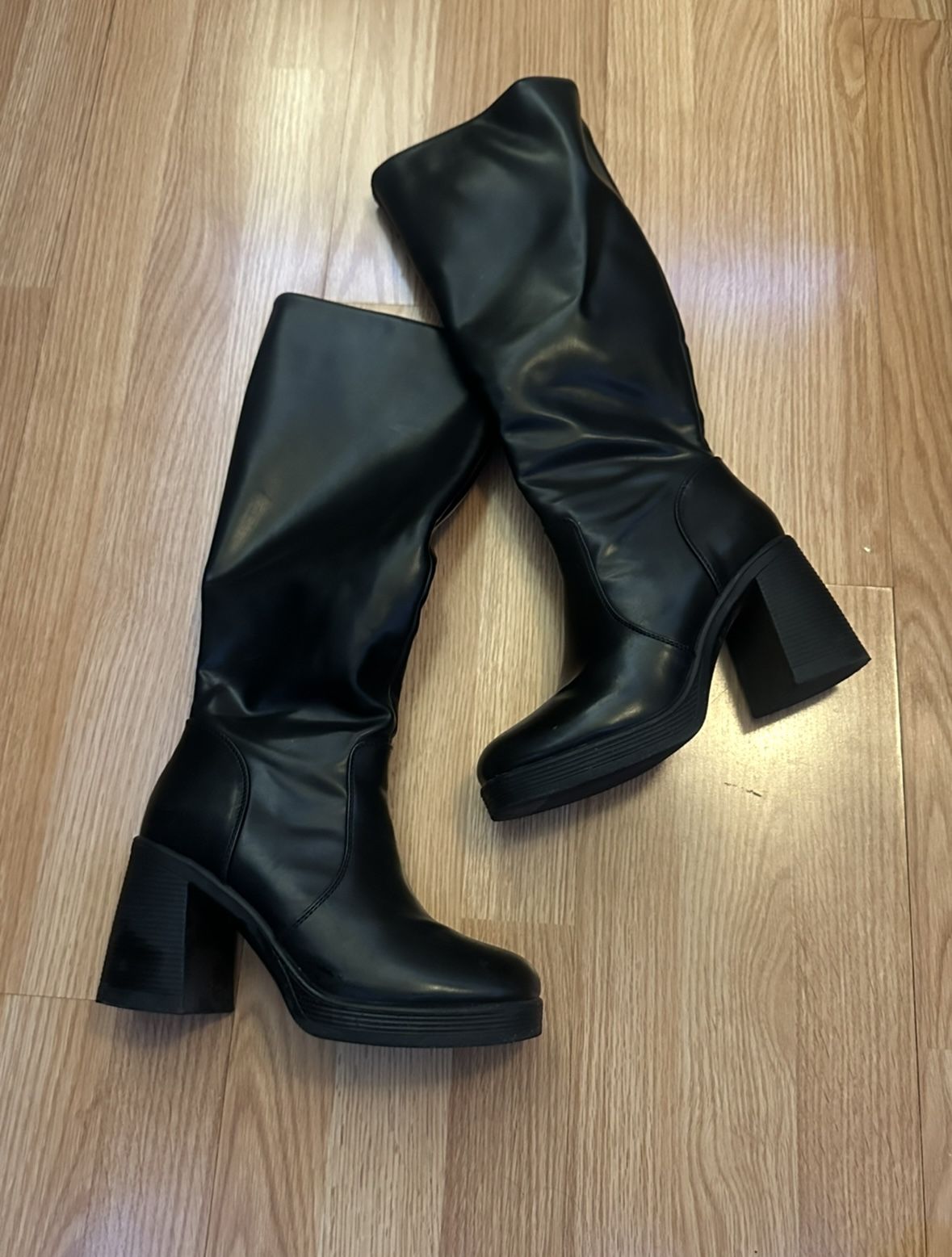 DREAM PAIRS Knee-High Black Pleather Platform Boots Size 8