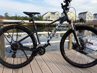 Trek Marlin 5 MTB Bike Like Brand New