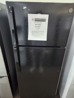 17.5 cu. ft. Top Freezer Refrigerator in Black, ENERGY STAR