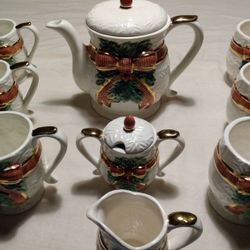Christmas dishes- hot chocolate, coffee, or tea serving set for 6