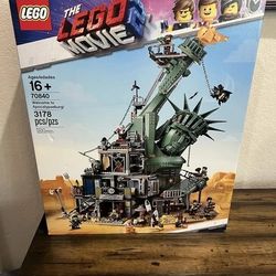 LEGO 70840 Lego Movie 2: Welcome to Apocalypseburg! New Factory Sealed