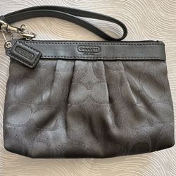 Coach Signature Logo Wristlet Clutch in exellent condition(cash & pick up only)