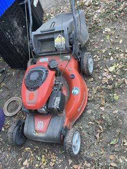 Husqvarna Hu 675AWD Self propelled WITH BAG. IN Good WORKING CONDITION !