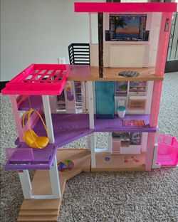 Barbie Dreamhouse 3-Story Dollhouse Playset