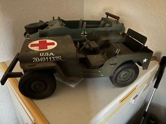 WWII U.S. Army Medic Jeep Scale Model