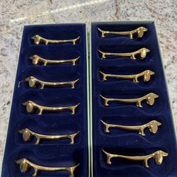 Dachshund  knive holders in gold color.