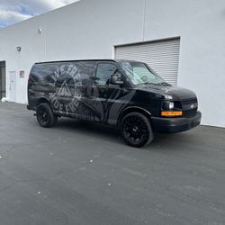 Chevy Express Van V8 2500 6.0L - 181k Miles