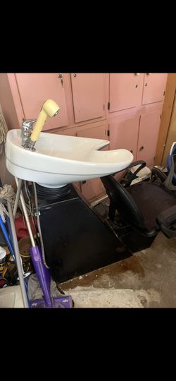 SHAMPOO BOWL & CHAIR SET; cross streets are Arapaho & Waterview 