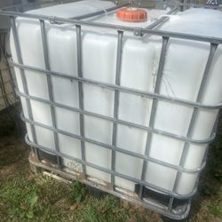 275 Gallon Water Tank 