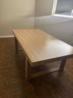 Dining Room Table & 6 Chairs