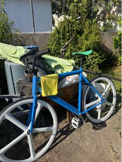 Leader frame with 2 aerospokes