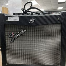 Fender Guitar Amp (844976-1)