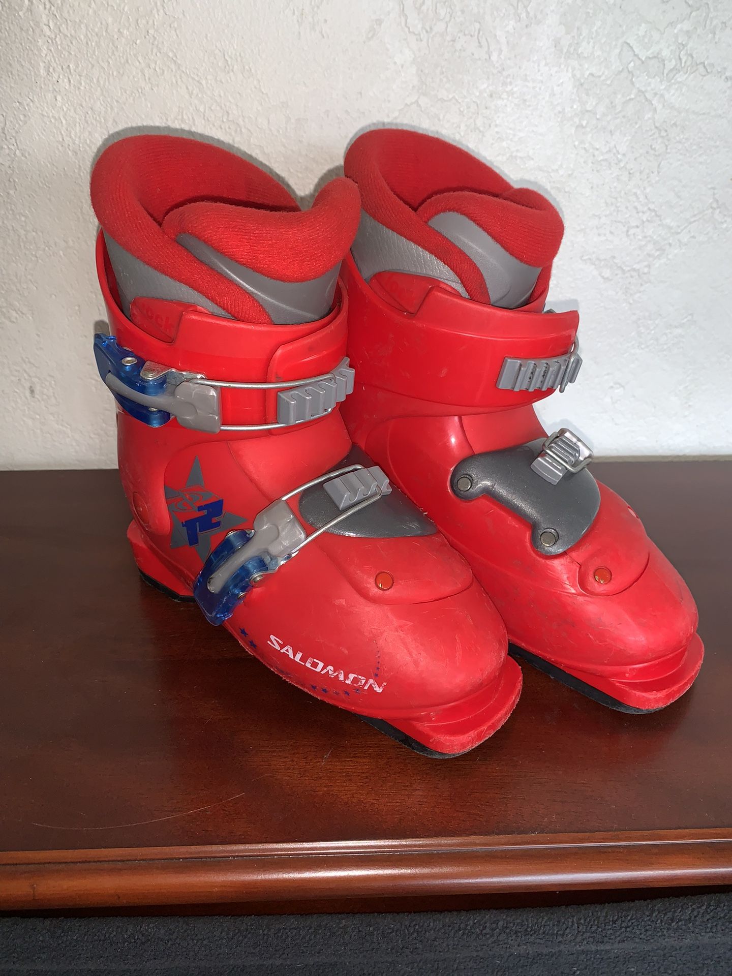 KIDS SALOMON SKI BOOTS SZ 6.5 CHECK OUT MY PROFILE FOR MORE GREAT ITEMS