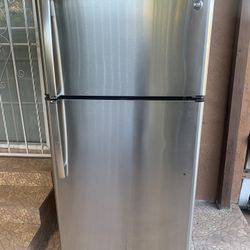 G.E Top Freezer Refrigerator, 2 Doors Stainless Steel