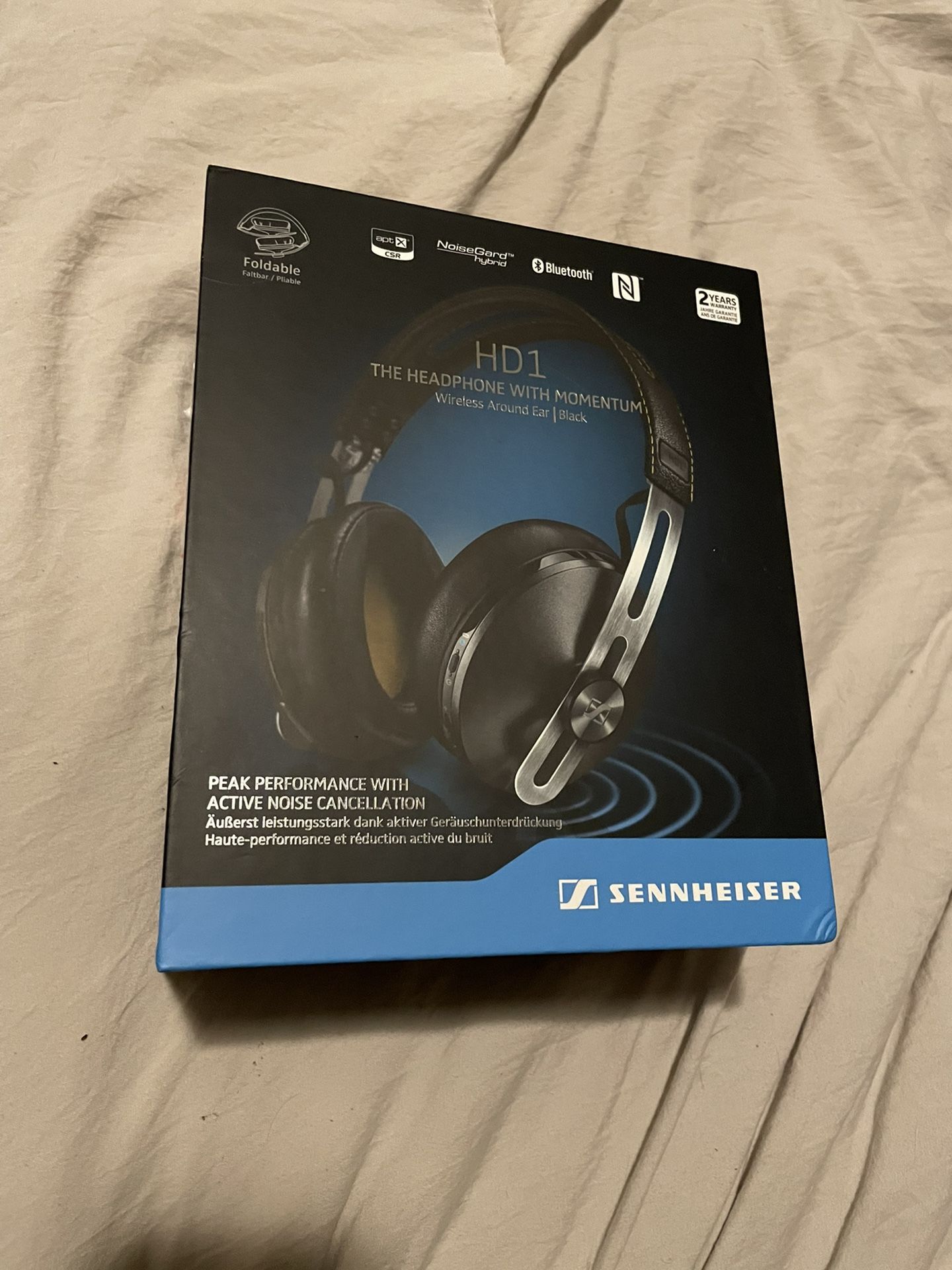 Sennheiser HD1 Momentum Wireless 