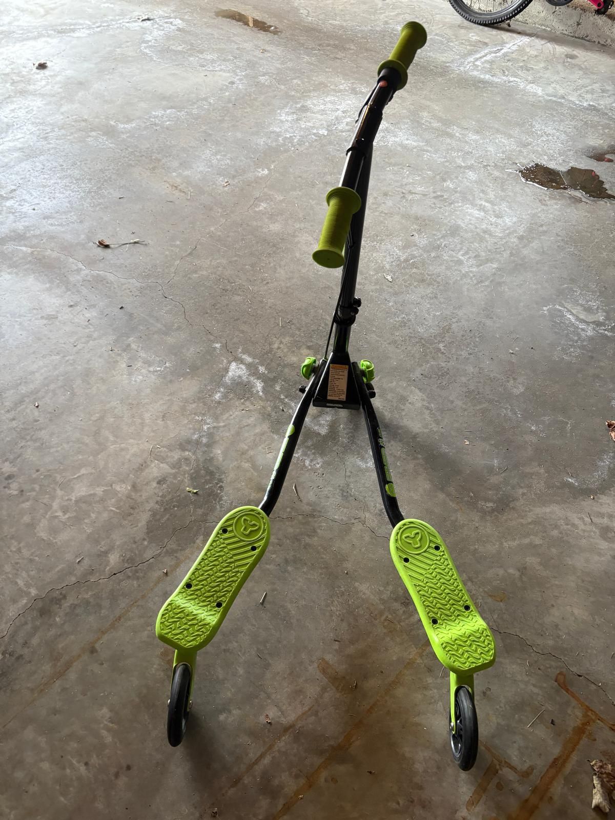 Y Glider Leg Scooter