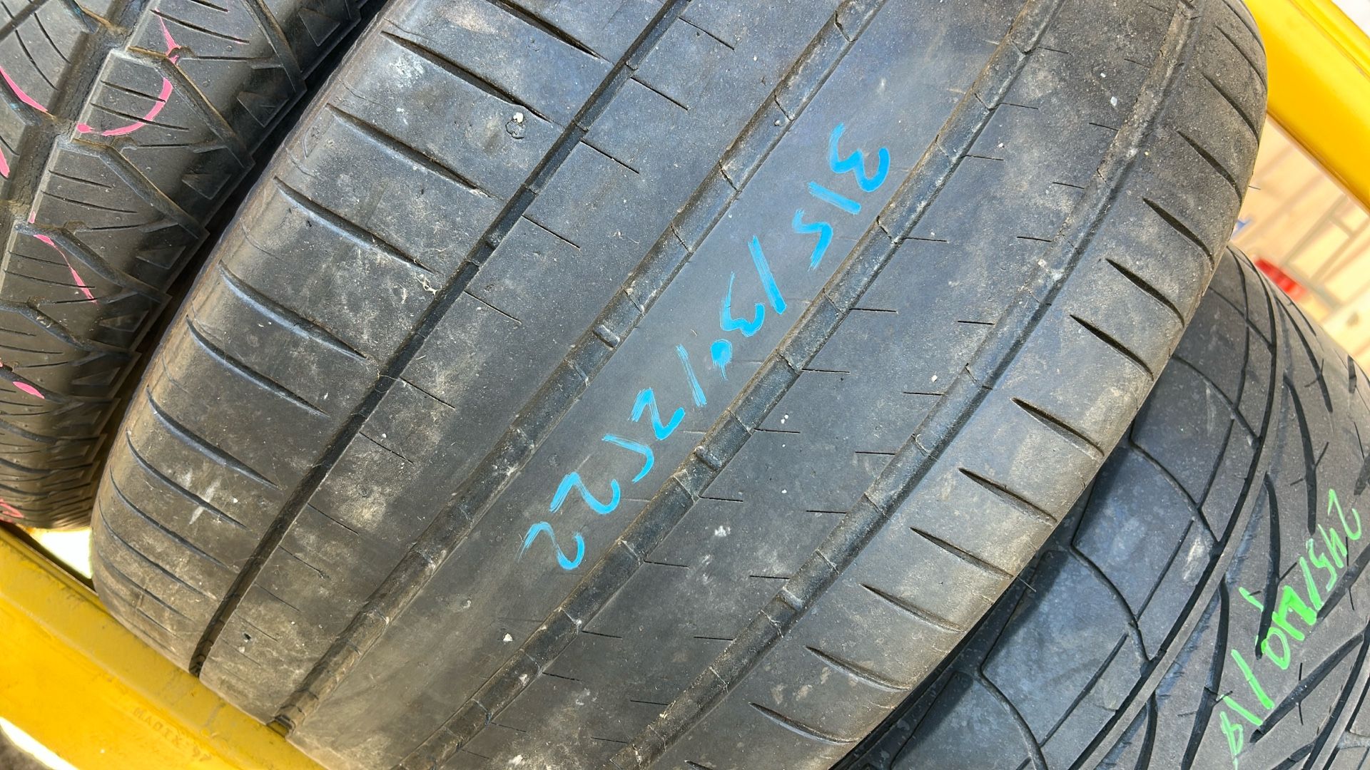 Tire 315/30/zr22