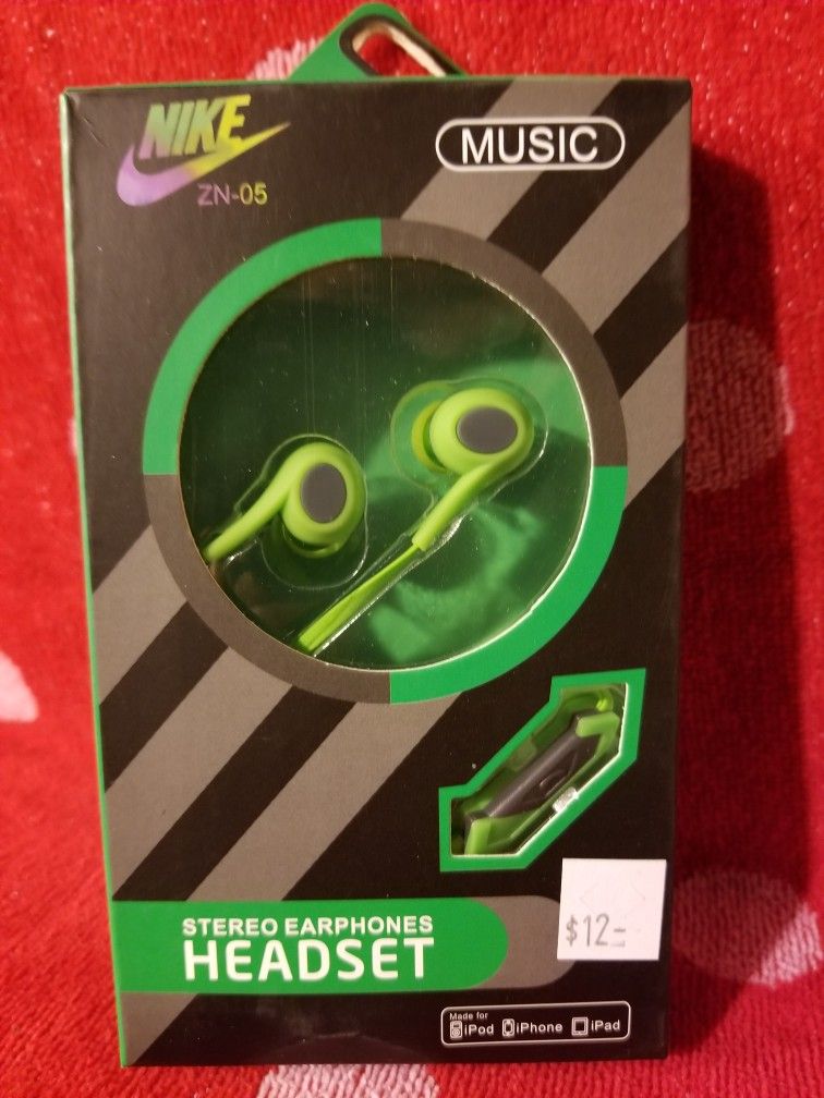 Skullcandy Samsung JVC Apple iPhone
Aux earbuds headphones ear bud many different types of Earbuds available Bz1