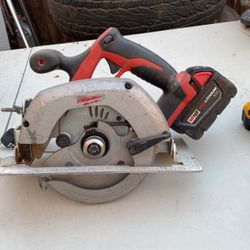 Milwaukee Saw With A 3AH Battery 