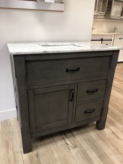 Vanity 36”