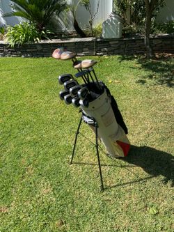 Gd. Cond. Low Cost 13 Complete Golf Club Set W/ Bag