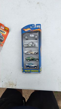 New! Hot Wheels Gift Pack - Police Cruisers - 5 Vehicle Set -