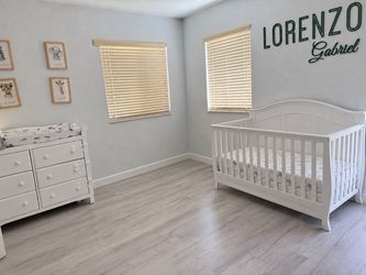 DaVinci Emmett 4-in-1 Crib + Newton Breathable Mattress