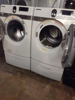 Samsung front load washer and dryer set with pedestal working perfectly with 4 months warranty