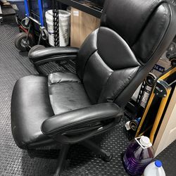 Desk Office chair - Fairly New