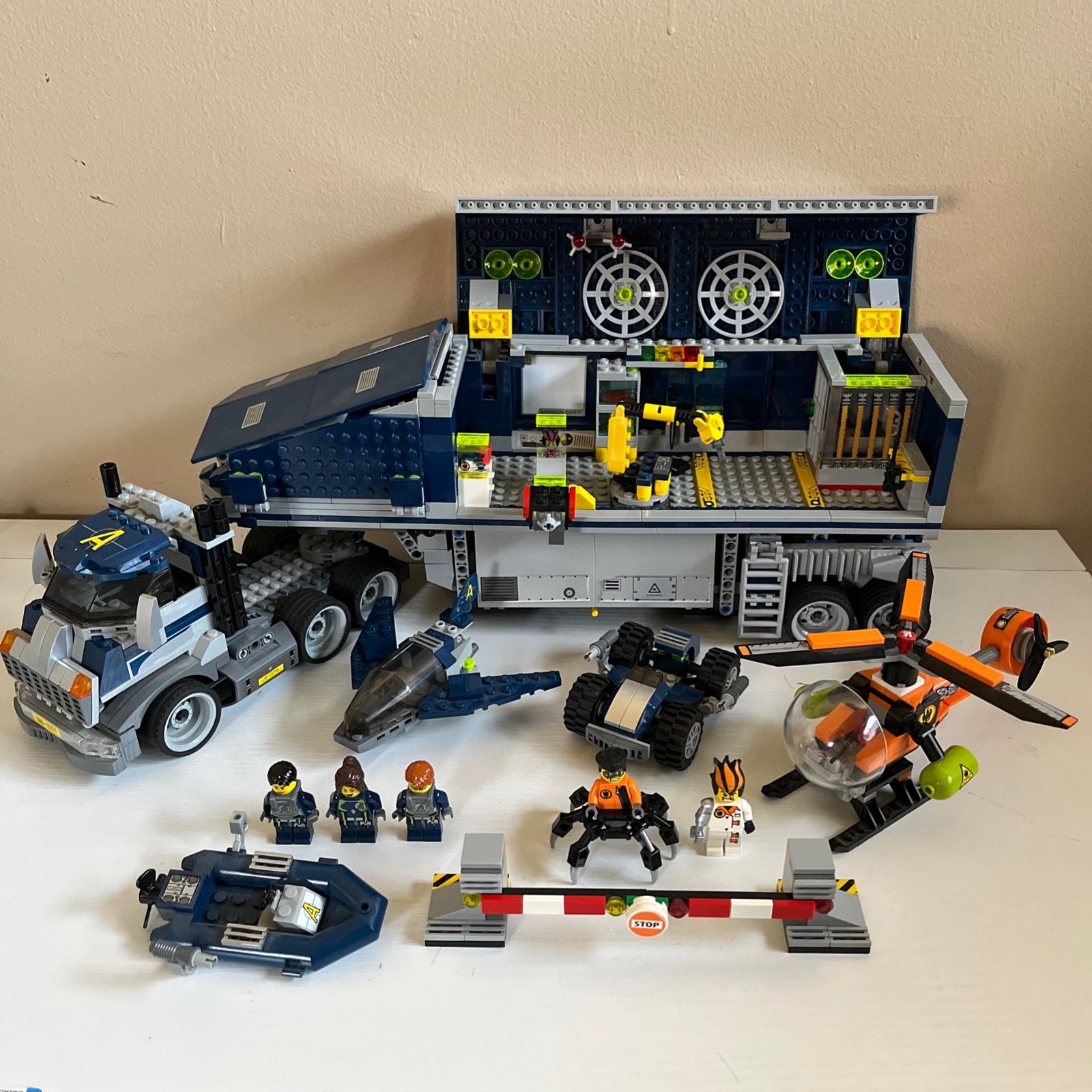 Lego Set Lego Agents Mobile Command Center LEGO 8635 Mission