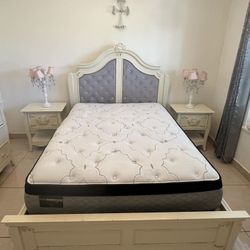 Cama Full  Y Dos Mesas De Noche