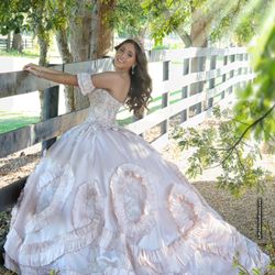 ✨🥂Hermoso vestido de QUINCEAÑERA color champagne rosado 🥂✨
