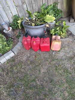 2 Gallons Gas Cans $10 For All Four Cans
