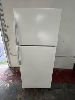 Refrigerator Magic chef 28”