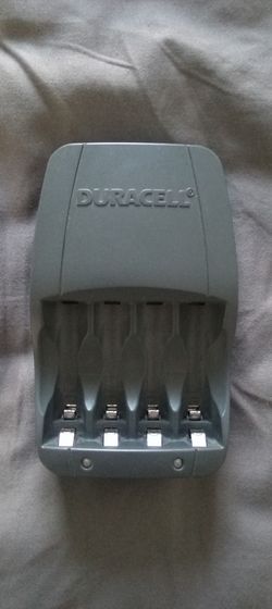 DURACELL AA & AAA Ni-MH BATTERY CHARGER