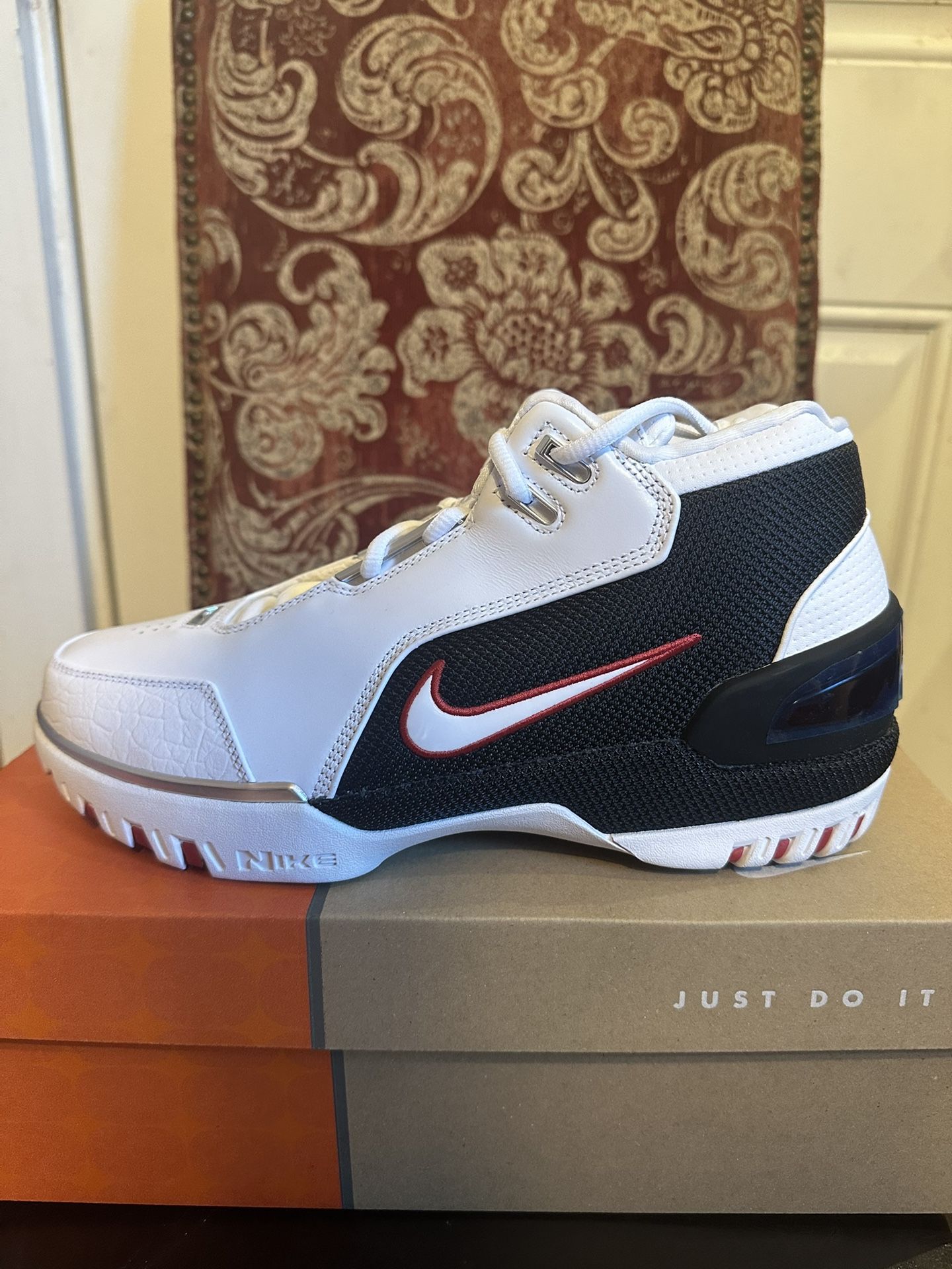 Brand new Nike Zoom Generation lebron size 9.5 with box