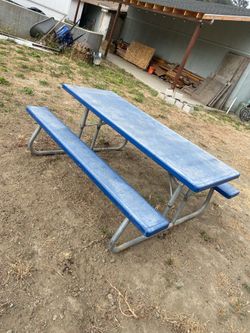 Picnic table
