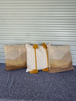 Bundle of 3 pillows - model home decor