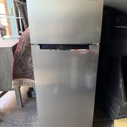 Magic Chef Mini Fridge with Freezer Refrigerator