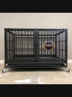 Dog pet cage Kenenl size 43” with divider and trays.