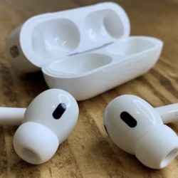 Apple AirPods Pro (2nd Generation) – Excellent Condition
