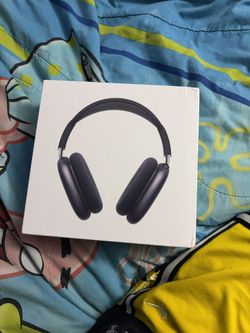 Space Gray AirPods Max