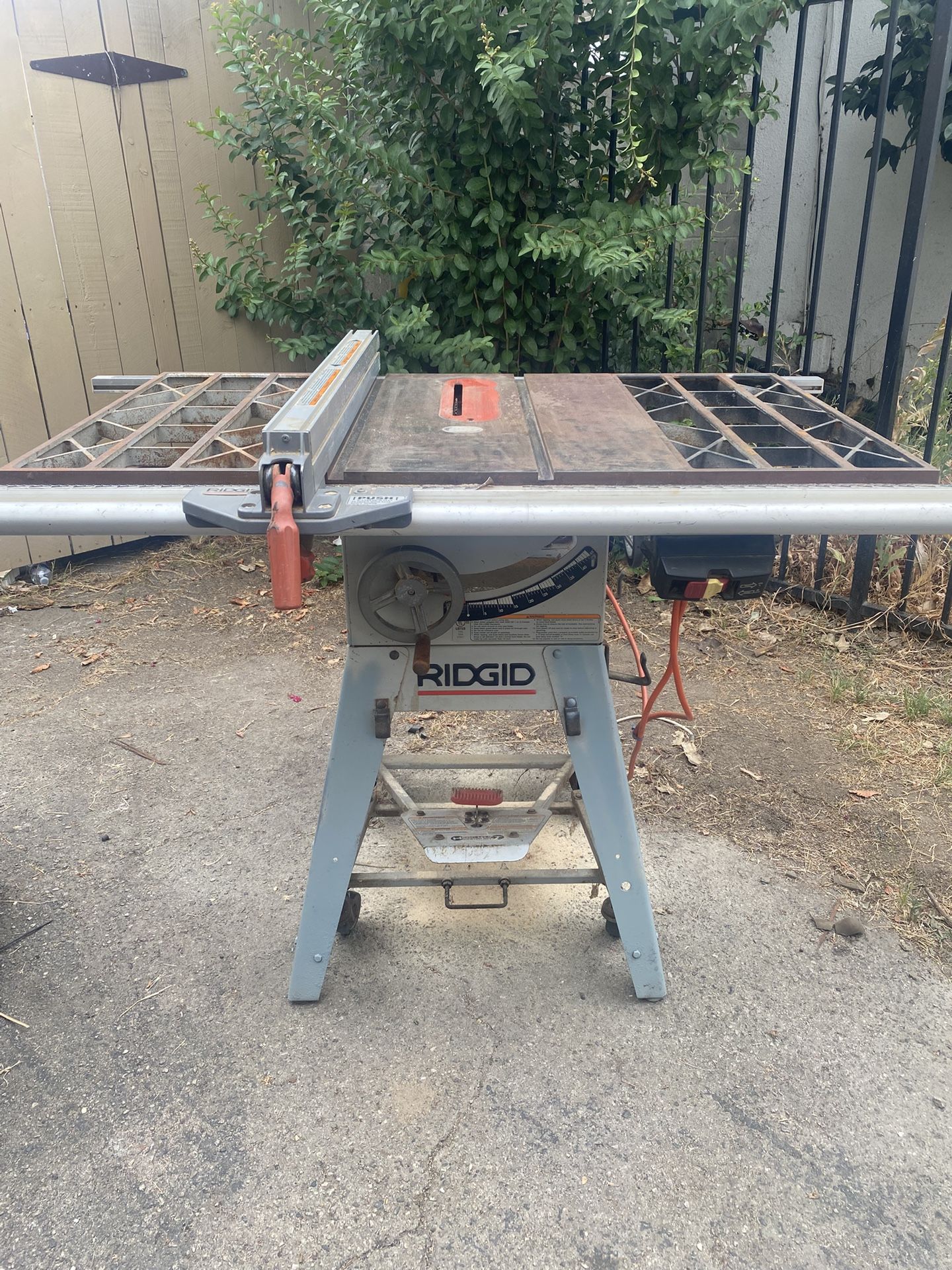 RIDGID Table Saw