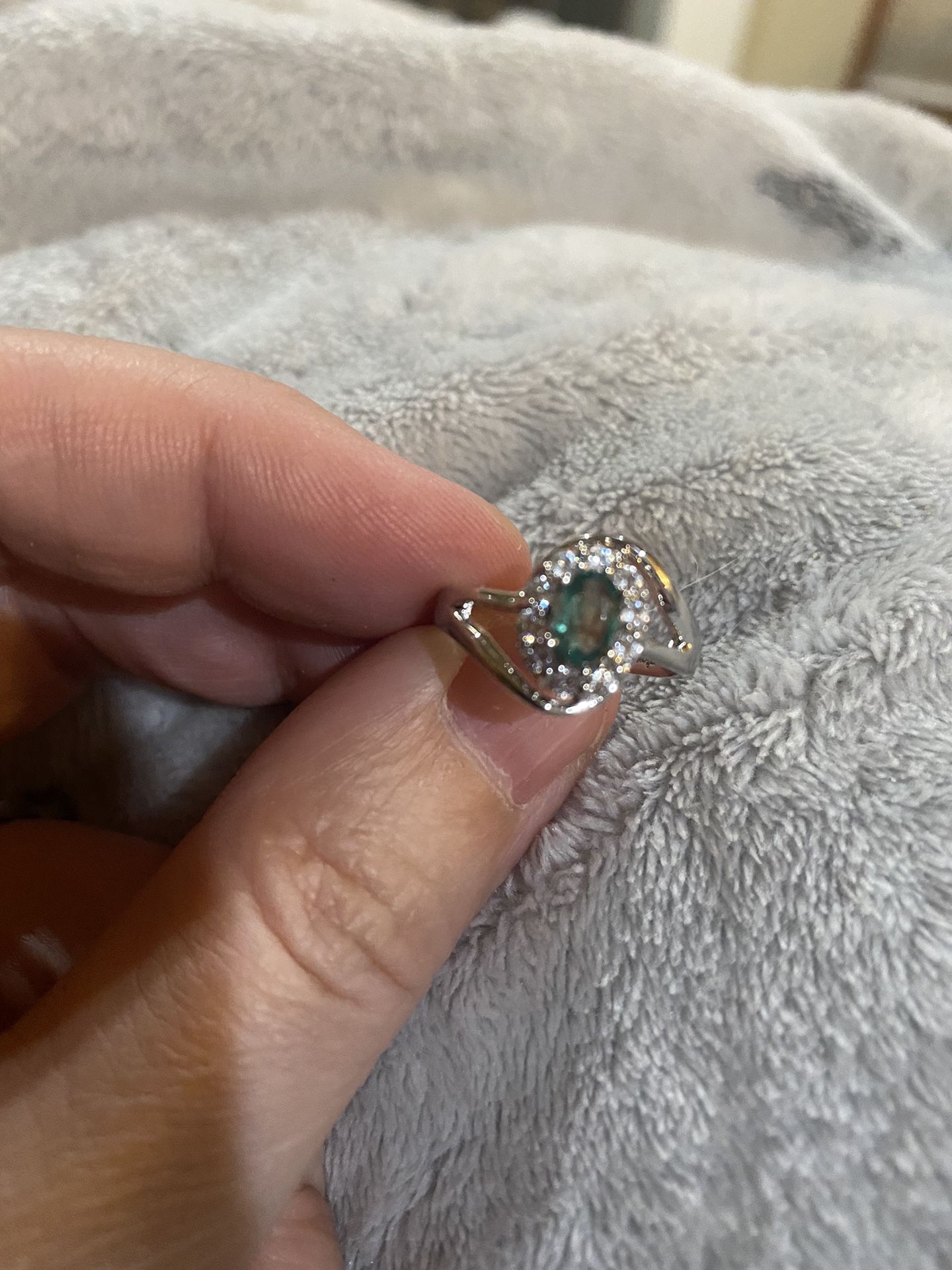 Genuine AAA emerald silver ring - new - Sz 7 